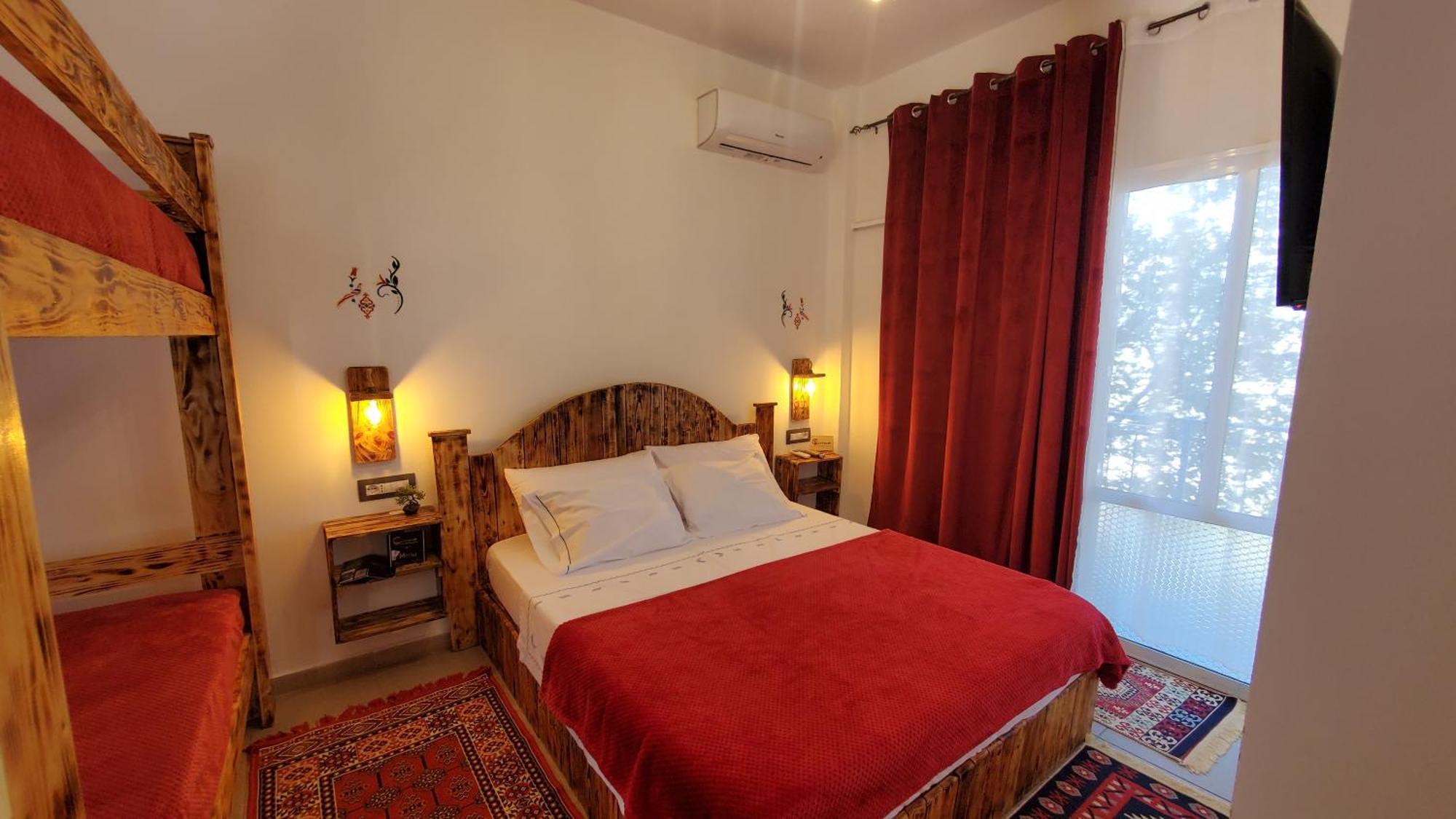 Clockwise Guestrooms * Gjirokastër